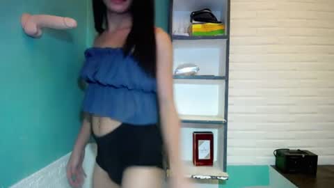 Snapshot of girl4uvanessaxxx chatting on July 28, 2:13 pm Vanessa online show from July 28, 2:13 pm