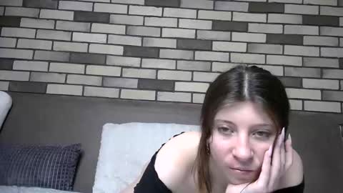 girl_cute007 online show from May 20, 6:25 pm