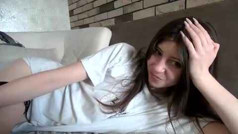 girl_cute007 online show from June 11, 4:05 pm