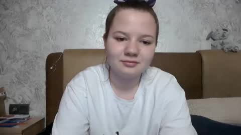 Snapshot of girl_cute07 chatting on May 16, 7:45 pm girl_cute07 online show from May 16, 7:45 pm