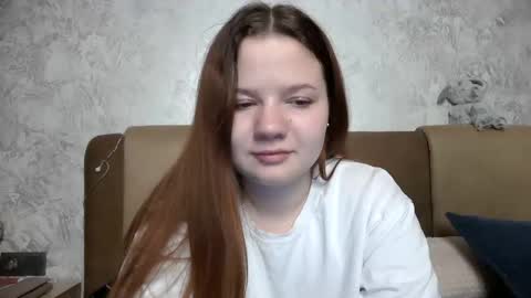 Snapshot of girl_cute07 chatting on May 17, 6:48 pm girl_cute07 online show from May 17, 6:48 pm