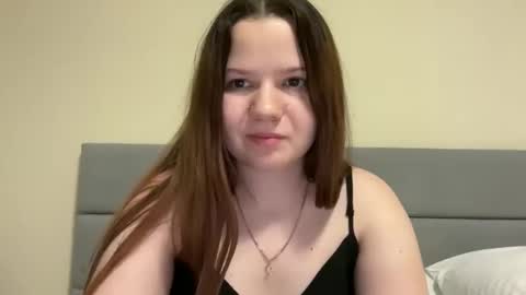 Snapshot of girl_cute07 chatting on May 23, 7:18 pm girl_cute07 online show from May 23, 7:18 pm