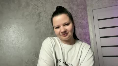 Snapshot of girl_cute07 chatting on June 13, 9:02 pm girl_cute07 online show from June 13, 9:02 pm