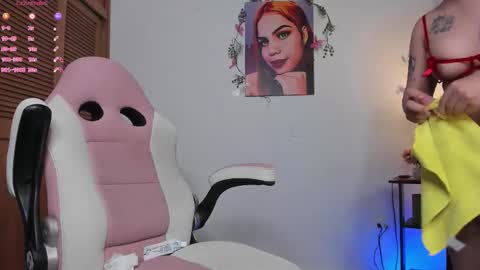 Snapshot of girl_dollx chatting on February 14, 3:53 pm Bri online show from February 14, 3:53 pm