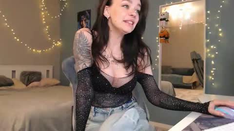 Snapshot of girl_happiness chatting on February 28, 1:58 pm Secret online show from February 28, 1:58 pm