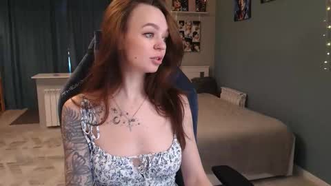 Snapshot of girl_happiness chatting on March 22, 8:40 am Secret online show from March 22, 8:40 am