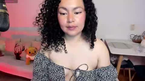 girl_inline online show from January 17, 11:19 pm