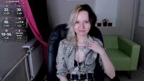 Snapshot of girl_next_doorr chatting on October 23, 1:21 pm girl_next_doorr online show from October 23, 1:21 pm