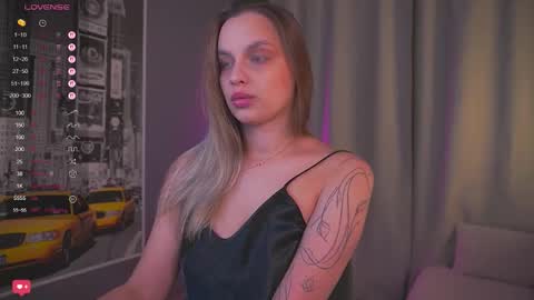 Snapshot of girl_peach_ chatting on November 28, 7:27 pm Kate online show from November 28, 7:27 pm