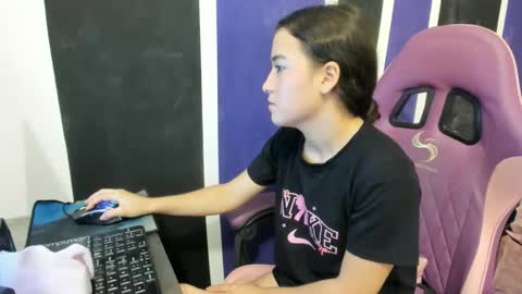 Snapshot of girl_princess18 chatting on February 25, 9:13 pm girl_princess18 online show from February 25, 9:13 pm