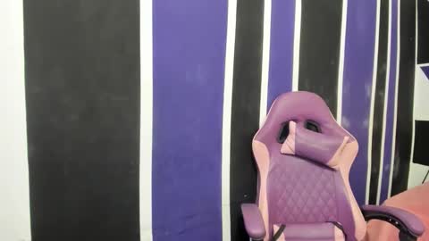 Snapshot of girl_princess18 chatting on March 11, 9:32 pm girl_princess18 online show from March 11, 9:32 pm