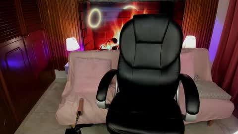 Snapshot of girlmia07 chatting on February 4, 9:37 am Isabella online show from February 4, 9:37 am