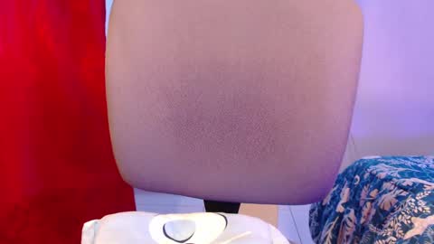 Snapshot of girlredkush chatting on December 4, 10:08 pm Ann online show from December 4, 10:08 pm