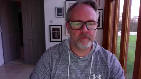 Snapshot of girlsandbikes chatting on October 31, 4:08 pm girlsandbikes online show from October 31, 4:08 pm