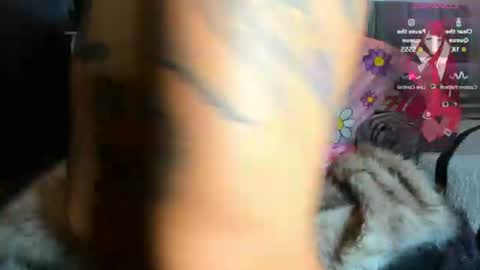 Snapshot of girltattoo__ chatting on July 29, 12:03 pm kim online show from July 29, 12:03 pm