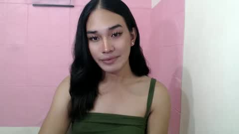 Snapshot of girlthatuneedxxx chatting on December 3, 9:01 pm Rhaine online show from December 3, 9:01 pm