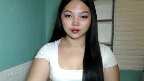 Snapshot of girlthatuneedxxx chatting on October 19, 9:32 am Rhaine online show from October 19, 9:32 am