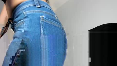 Gisell online show from May 12, 1:41 pm