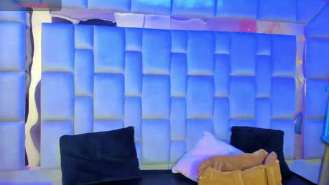 Snapshot of gisell_squirt chatting on May 4, 12:45 pm gisell_squirt online show from May 4, 12:45 pm