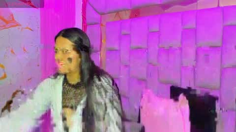 Snapshot of gisell_squirt chatting on May 13, 12:24 pm gisell_squirt online show from May 13, 12:24 pm