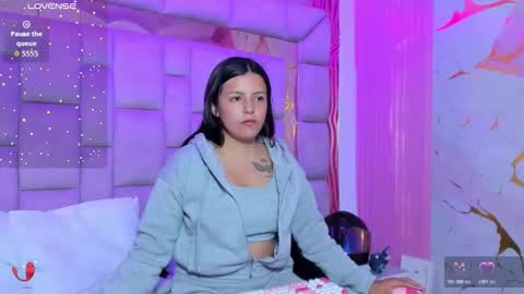 Snapshot of gisell_squirt chatting on May 26, 12:45 pm gisell_squirt online show from May 26, 12:45 pm
