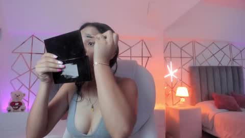 Snapshot of giselle_roldan chatting on February 26, 12:03 pm GISELLE ROLDAN online show from February 26, 12:03 pm