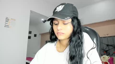 Snapshot of giselle_roldan chatting on October 16, 4:13 am GISELLE ROLDAN online show from October 16, 4:13 am