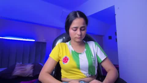 GISELLE ROLDAN online show from July 4, 3:35 am
