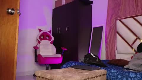 Snapshot of giselreyes1 chatting on July 29, 4:43 am . Gisel Reyes . online show from July 29, 4:43 am