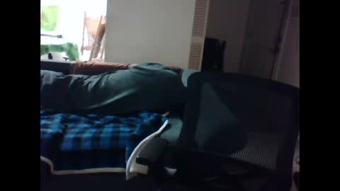 Snapshot of gitmehard008 chatting on December 9, 4:34 am gitmehard008 online show from December 9, 4:34 am