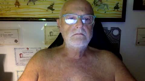 giutomma930394 online show from June 28, 10:27 pm