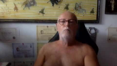giutomma930394 online show from July 1, 12:51 pm