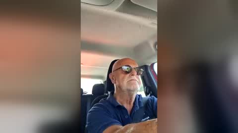 giutomma930394 online show from July 16, 3:51 pm
