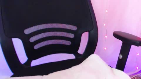 Snapshot of giv_deez chatting on February 24, 9:51 am marlon online show from February 24, 9:51 am