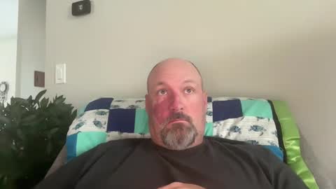 Snapshot of giveitup193 chatting on December 1, 9:37 pm giveitup193 online show from December 1, 9:37 pm