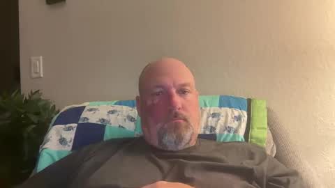 Snapshot of giveitup193 chatting on December 2, 2:31 am giveitup193 online show from December 2, 2:31 am