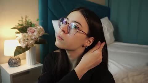 Agness online show from February 3, 2:00 pm