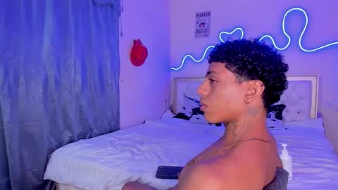 Snapshot of glader_guy chatting on October 4, 10:52 pm only for you bby online show from October 4, 10:52 pm