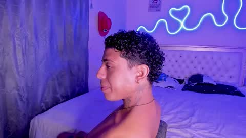 Snapshot of glader_guy chatting on November 10, 10:31 pm only for you bby online show from November 10, 10:31 pm