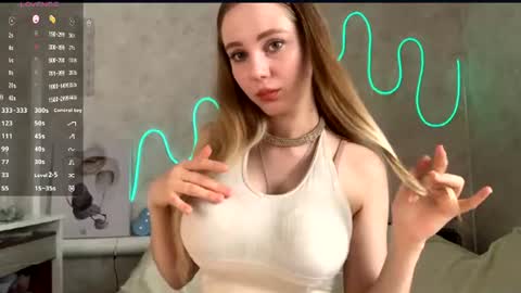 Snapshot of gladissoter chatting on June 10, 3:18 am Violetta online show from June 10, 3:18 am