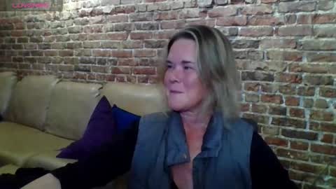 Gwendolyn online show from April 30, 3:35 am
