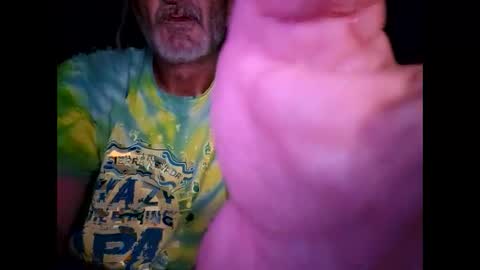 Snapshot of glen311 chatting on April 28, 12:53 am glen311 online show from April 28, 12:53 am