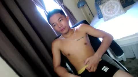 Snapshot of glenndou_daxs chatting on November 10, 6:45 am glenndou_daxs online show from November 10, 6:45 am