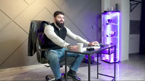 Matthew .. for short call me Matt online show from December 15, 4:07 am