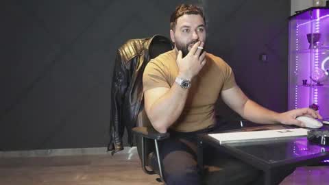 Matthew .. for short call me Matt online show from March 18, 9:40 pm