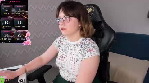 glimmer_goddesss online show from September 13, 8:36 am