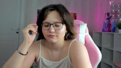 glimmer_goddesss online show from November 5, 9:20 am