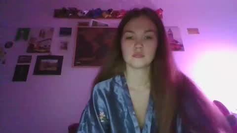 Snapshot of glitter_doll chatting on January 4, 2:56 pm glitter_doll online show from January 4, 2:56 pm