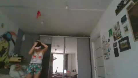 Snapshot of glitter_doll chatting on January 9, 9:59 am glitter_doll online show from January 9, 9:59 am
