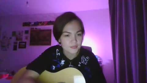 Snapshot of glitter_doll chatting on January 15, 9:41 pm glitter_doll online show from January 15, 9:41 pm
